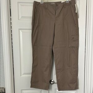 Dockers Women Cargo Pants in Taupe